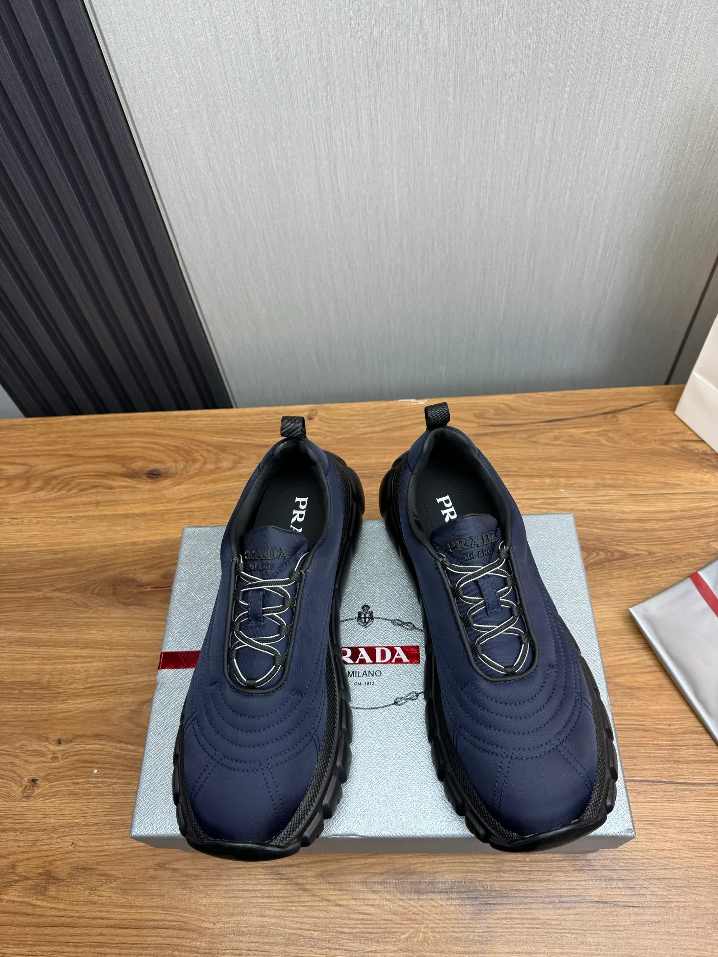 Men's shoes 💰580💰 [PRADA] Men's shoes are popular in the counter, official website synchronization, 1 high-quality shipment ✔️Imported waterproof fabric + cowhide lining, 1🆚1 replica, original sole, 38-45 (45 customized, non-refundable)